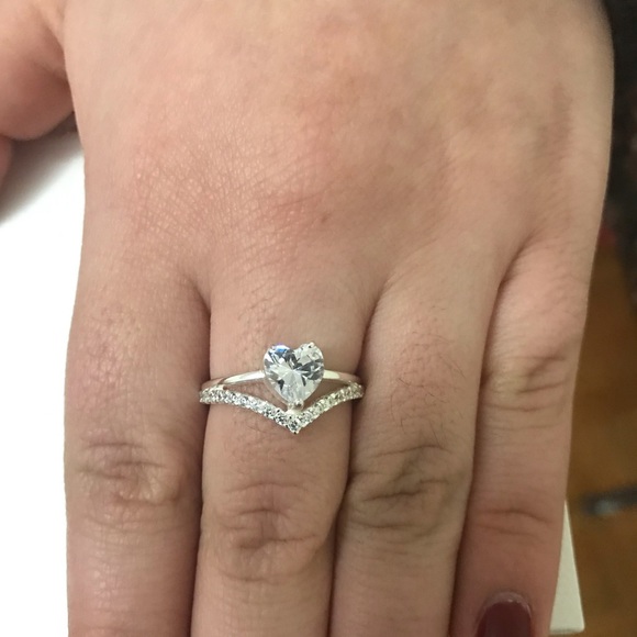 ❌SOLD❌Heart shape Ring - Picture 3 of 3